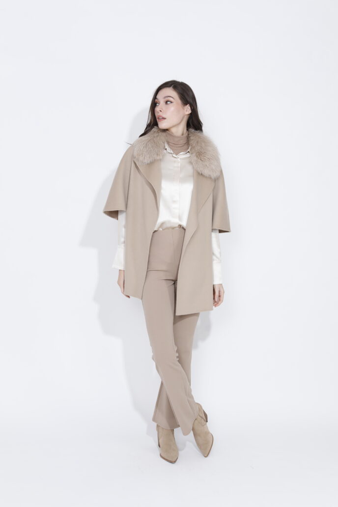 Diomi - Classic Short Sleeve Cape w/ Fox Collar - Irish Cream